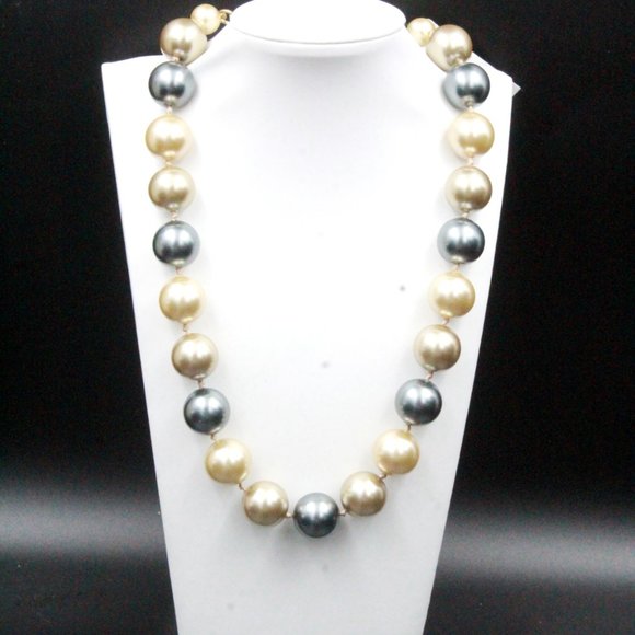 Carolee Designer Signed Faux Pearl Glass Grey Champagne Large Bead NOS Necklace - Picture 2 of 16
